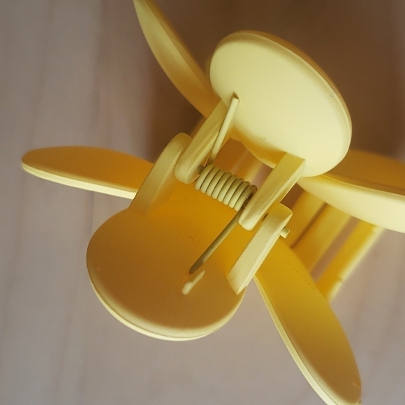 𝅺2 for $15 Flower Claw Clip NWOT - Picture 5 of 5